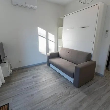 Cosy Avec Jardin Privatif Proche Transport דירה Vénissieux
